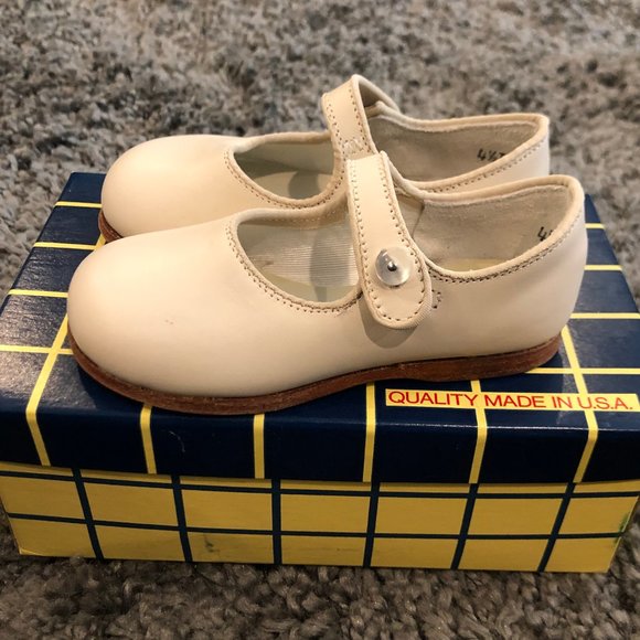 Girls Amilio Bone Leather Button Flats - Picture 4 of 4